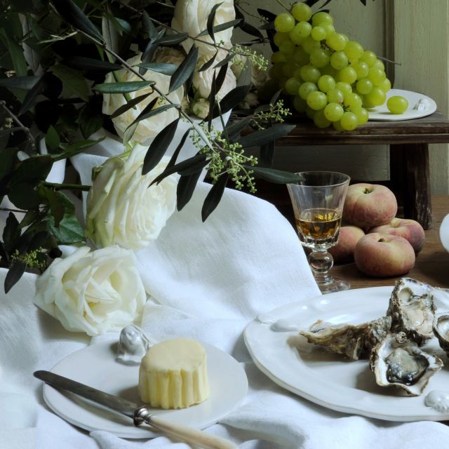 Bon Réveillon 2024 🥂🍾 Table de fête 💫✨ 🍽 Assiettes & Plats de présentation @lilougalas / 💌 Commande en MP ou sur le site lilougalas.com
Magnifique photo @eve.cardi_ 📸

#decoration #sweethome #ceramics #ceramiquefrancaise #ceramicart #exvoto #voeux #grigri #coeur #heart #main #hand #victorian #vierge #virgin #handmade #madeinfrance #saison #hiver #winter #table #fetes #newyear #reveillon #2024